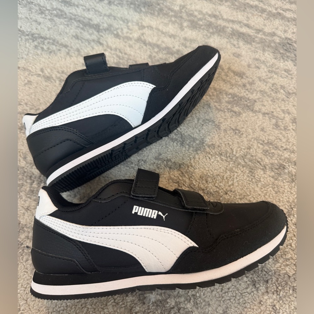 New Puma black & white velcro strap sneakers
